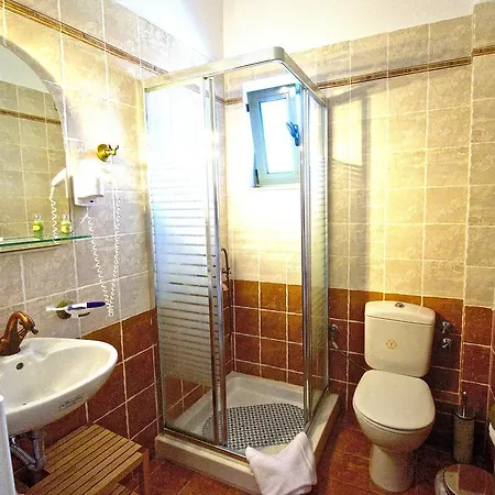 Akti * Kamáres